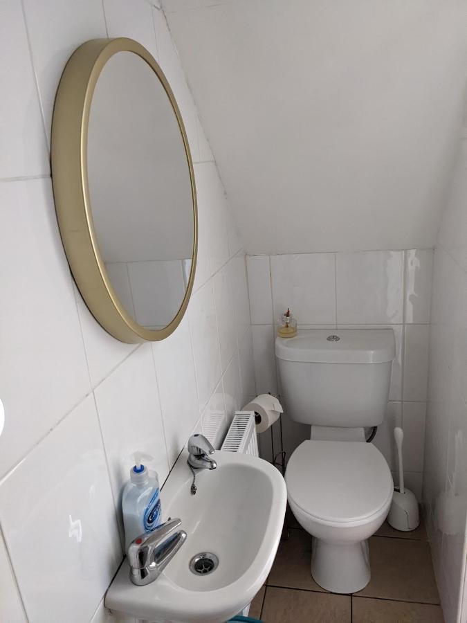 דירות ברייטון Quiet Comfortable Patcham Studio Free Parking Hallway Shared With Host מראה חיצוני תמונה