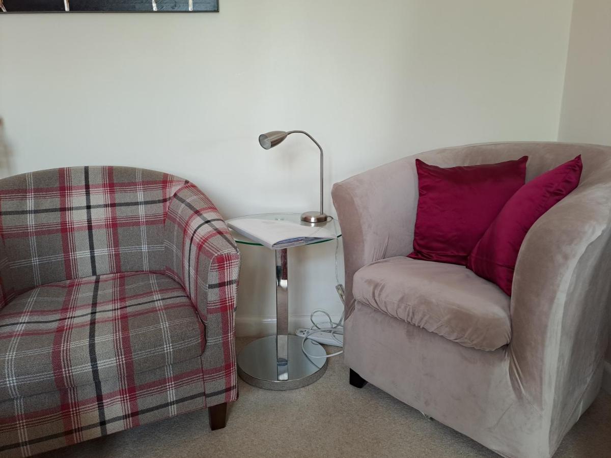 דירות ברייטון Quiet Comfortable Patcham Studio Free Parking Hallway Shared With Host מראה חיצוני תמונה