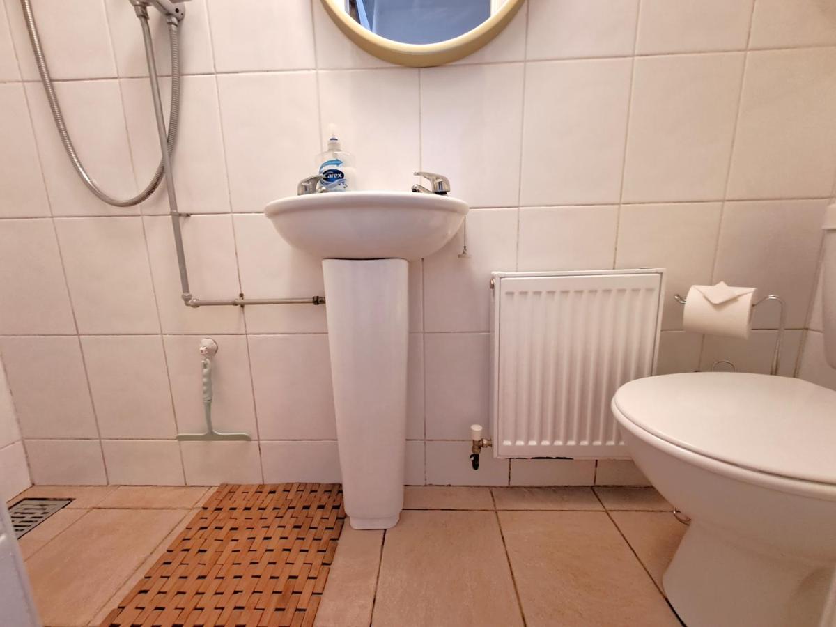 דירות ברייטון Quiet Comfortable Patcham Studio Free Parking Hallway Shared With Host מראה חיצוני תמונה